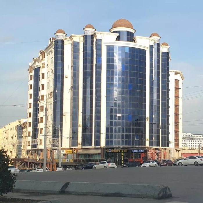 Янги 3 хонали 110кв квартира сотилади 4этаж  10 этажли дамир заправка