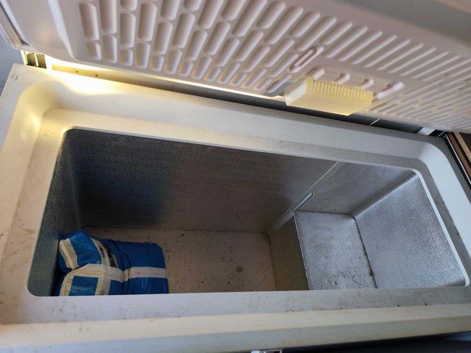 Lada frigorifica Bauknecht Mare