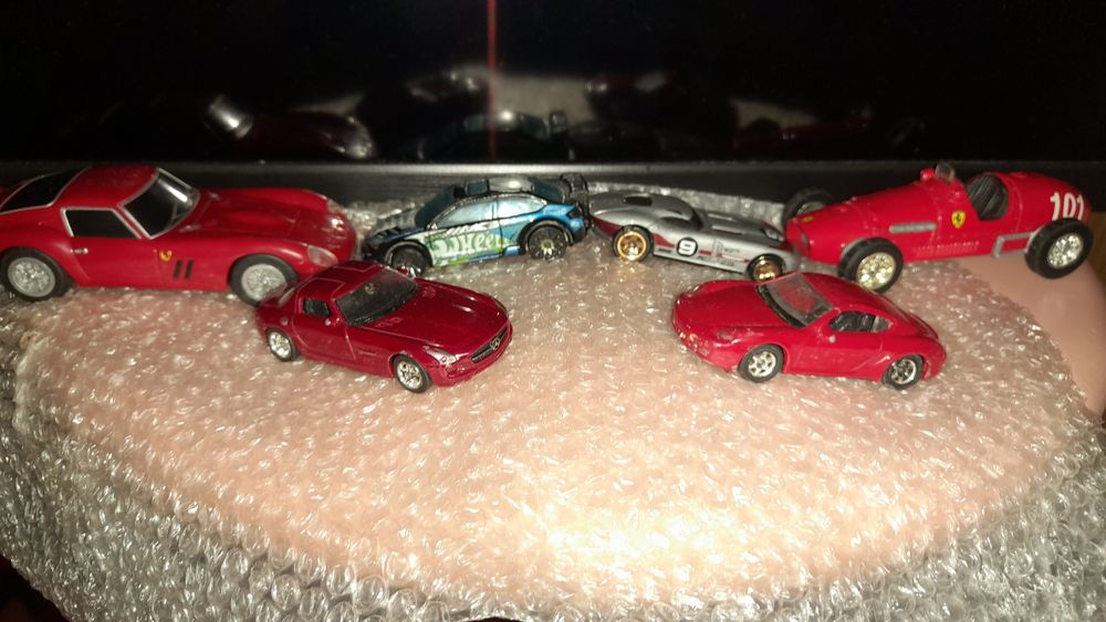 Колекция мащабни метални колички