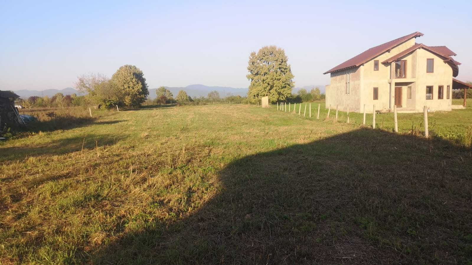 Teren cu casa bătrâneasca