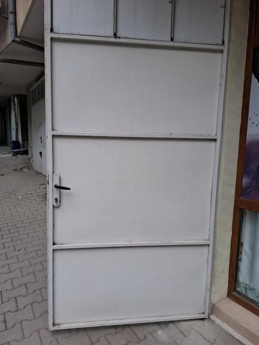 Гаражни врати  демонтирани