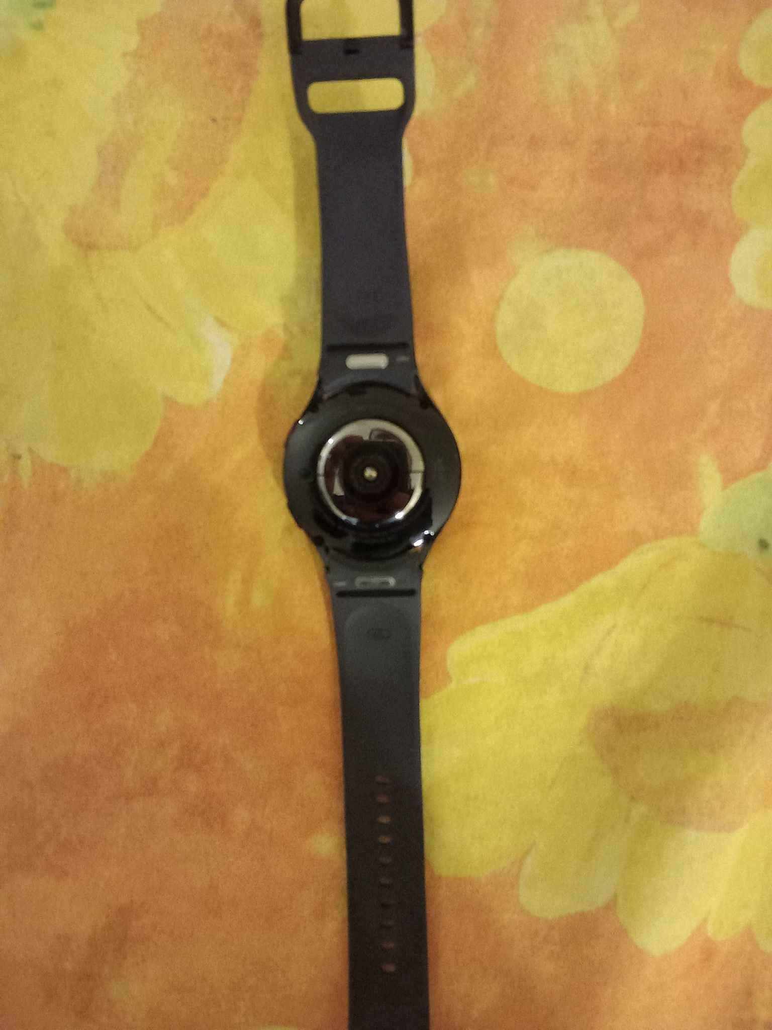 Продавам Samsung galaxy watch 6 44ММ екран.