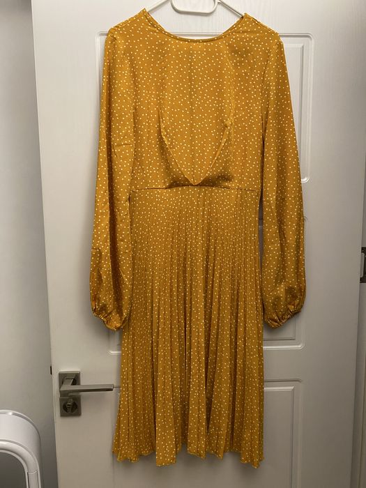 Rochie galbena cu buline albe