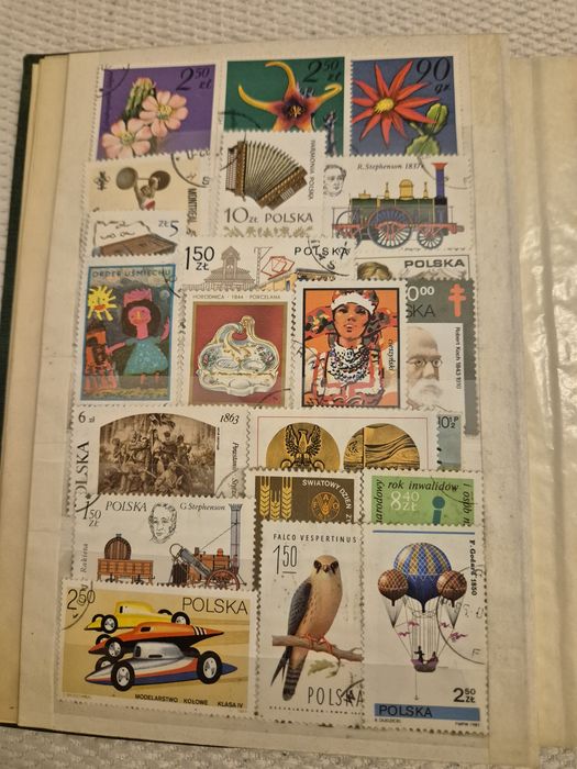 Класьор с марки от различни държави