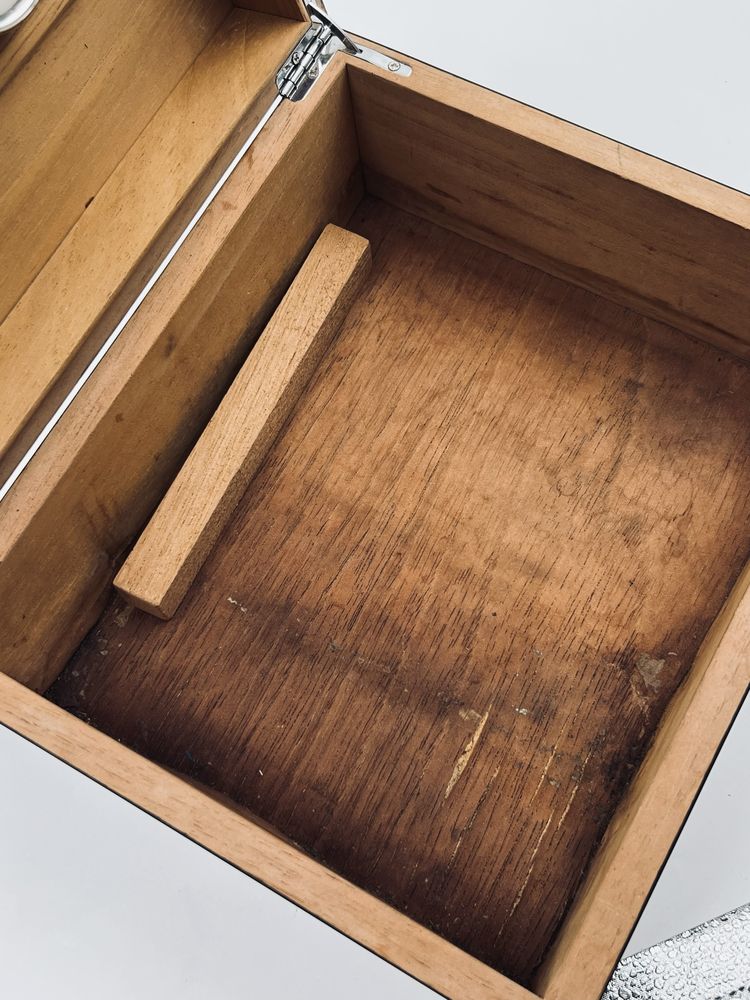 Colibri Carbon Fiber And Piano Black  Humidor ХУМИДОР