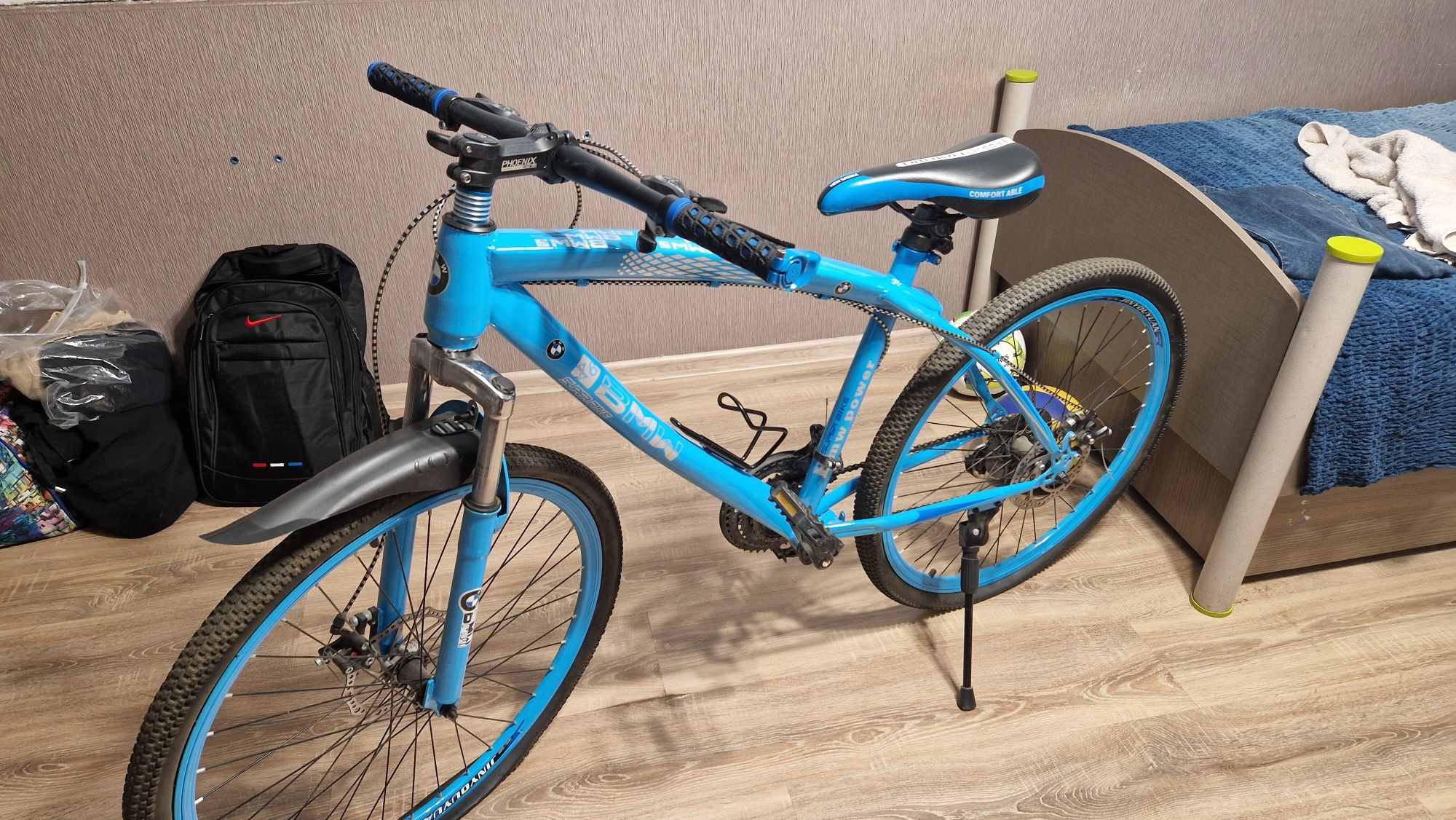 Велосипед BMW голубого цвета