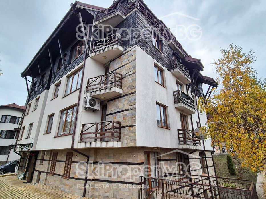 Двустаен апартамент с камина, с паркомясто и без такса поддръжка!