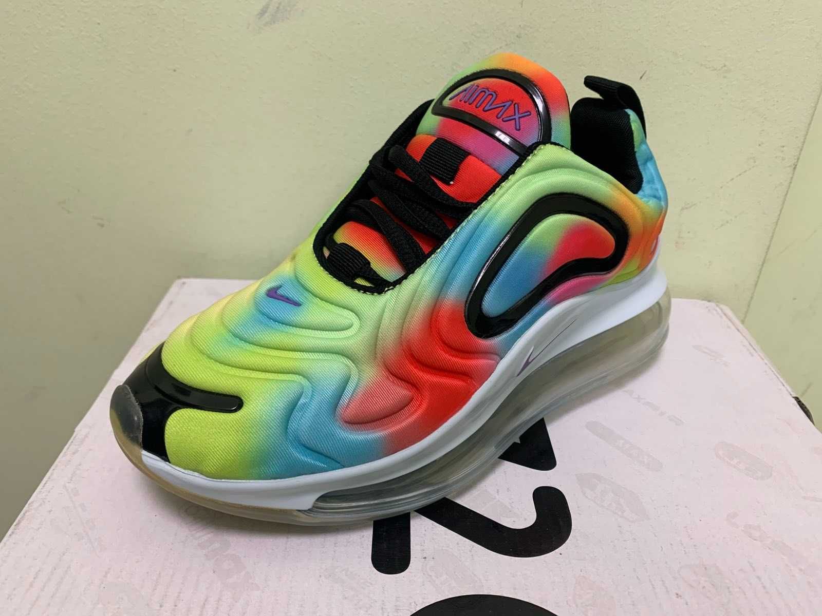 Нови дамски маратонки Nike Air max 720 rainbow налични 36 номер