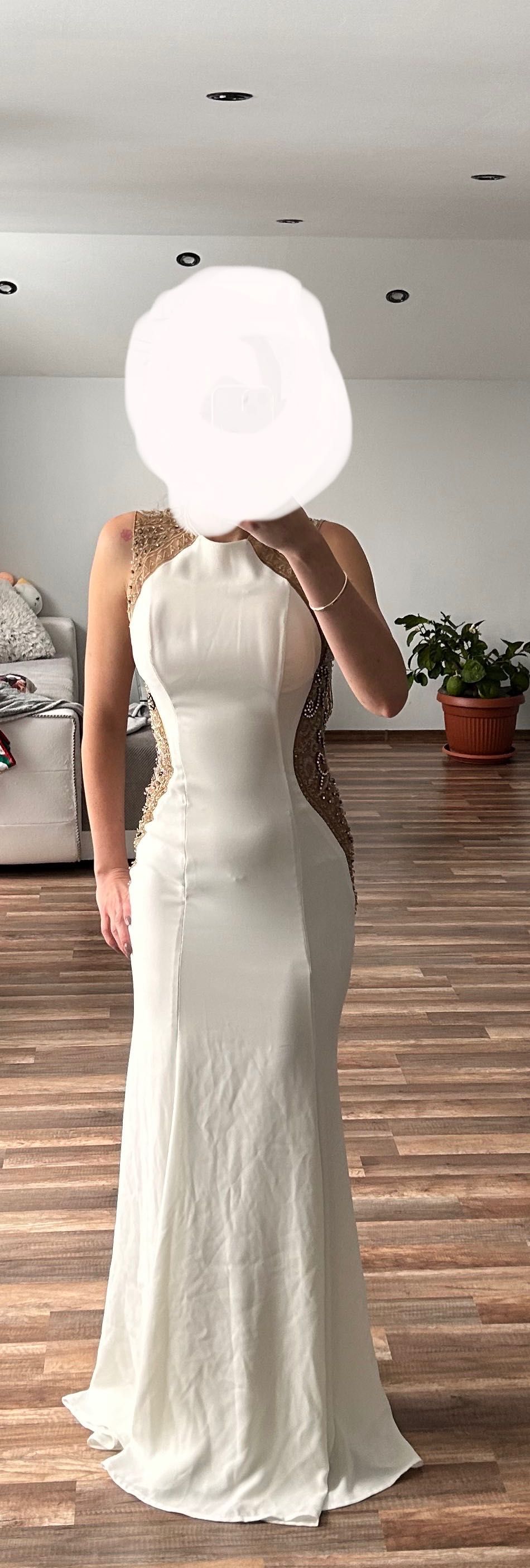 Официална бяла рокля със златни ръчно пришити камъчета.