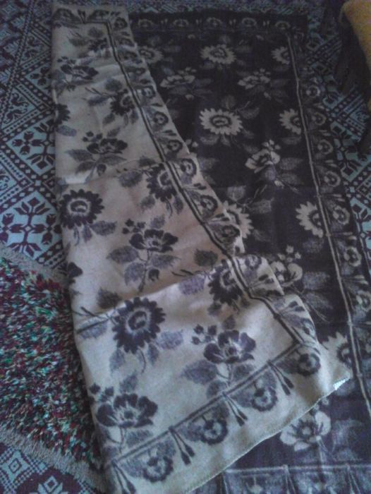 Вълнено одеяло.+холна бяла гарнитура-1 пелена и 8 части+още 1 пелена г