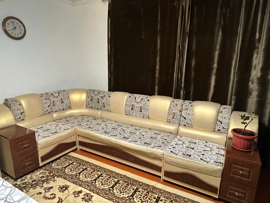 Диван-уголок.