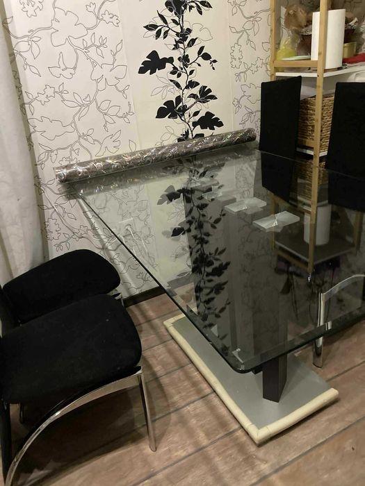 Стъклена маси (кухненска и холна)