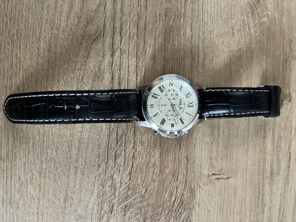 Часовник Fossil Grant