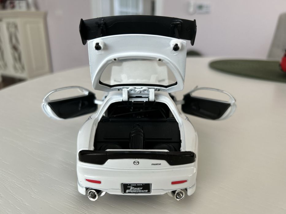 Jada macheta Mazda RX7 scara 1/24 din filmul Fast and Furios