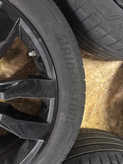 Jante Volkswagen Touareg R21 Originale Suzuka III BRIDGESTONE VARA