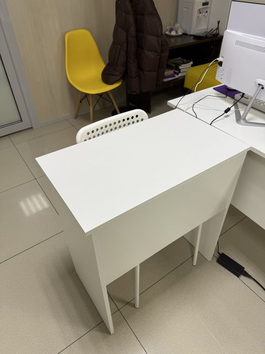 Стол для работы на ноутбуке 680*400