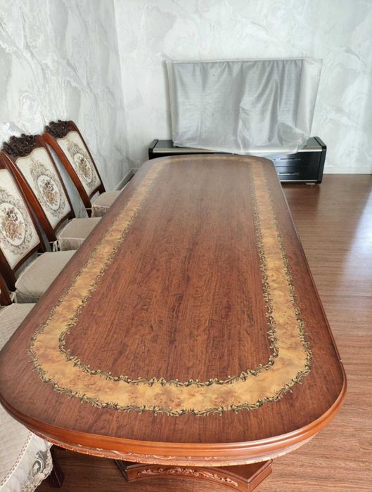 Продаётся стол со стульями