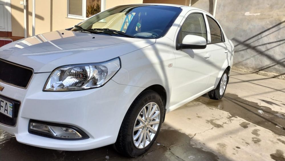 Нексия 3 сотилади