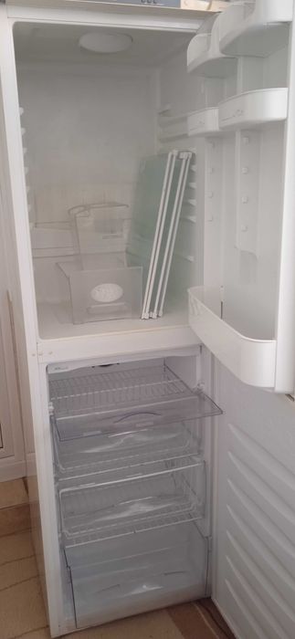 Продавам хладилник веко  ноуфрост