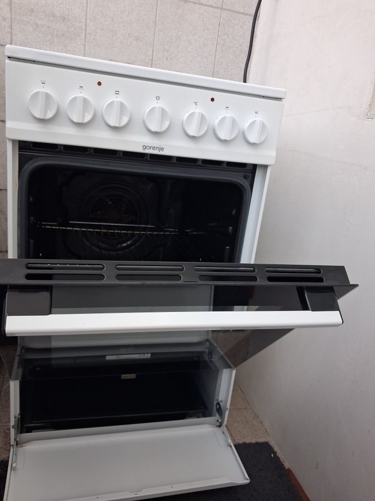 Готварска печка със стъклокерамични котлони Gorenje