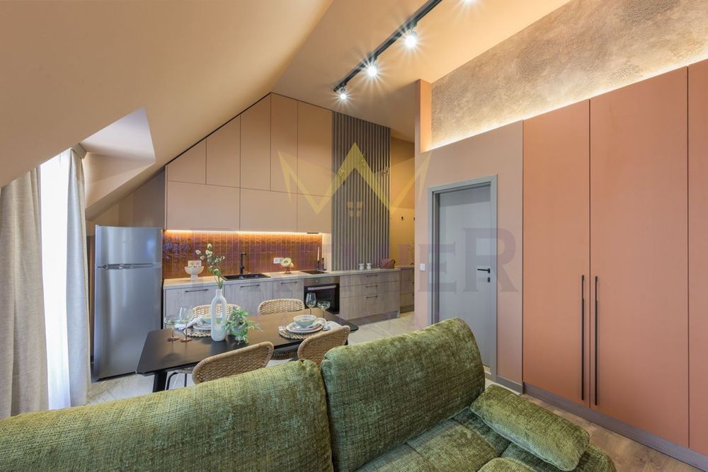 Дава се под наем Двустаен апартамент в Варна, Център - 70 кв.м за 1100 € - Снимка #3