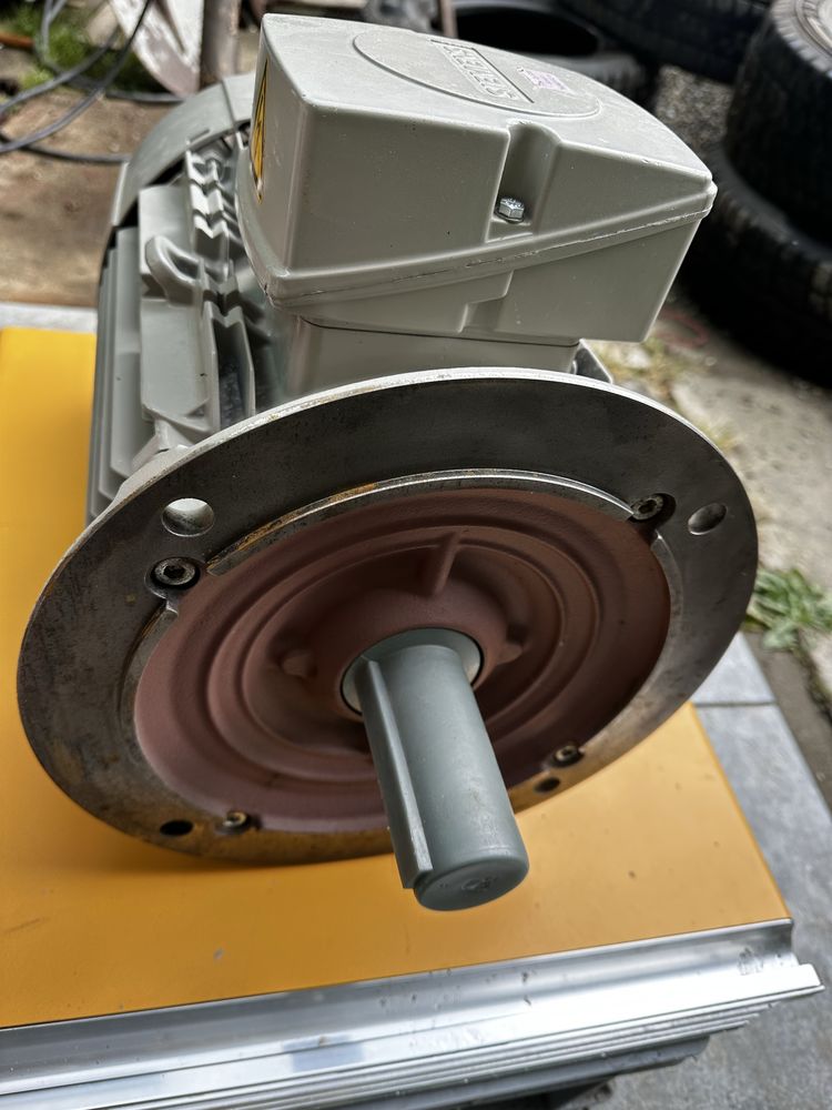 Motor Siemens.   .