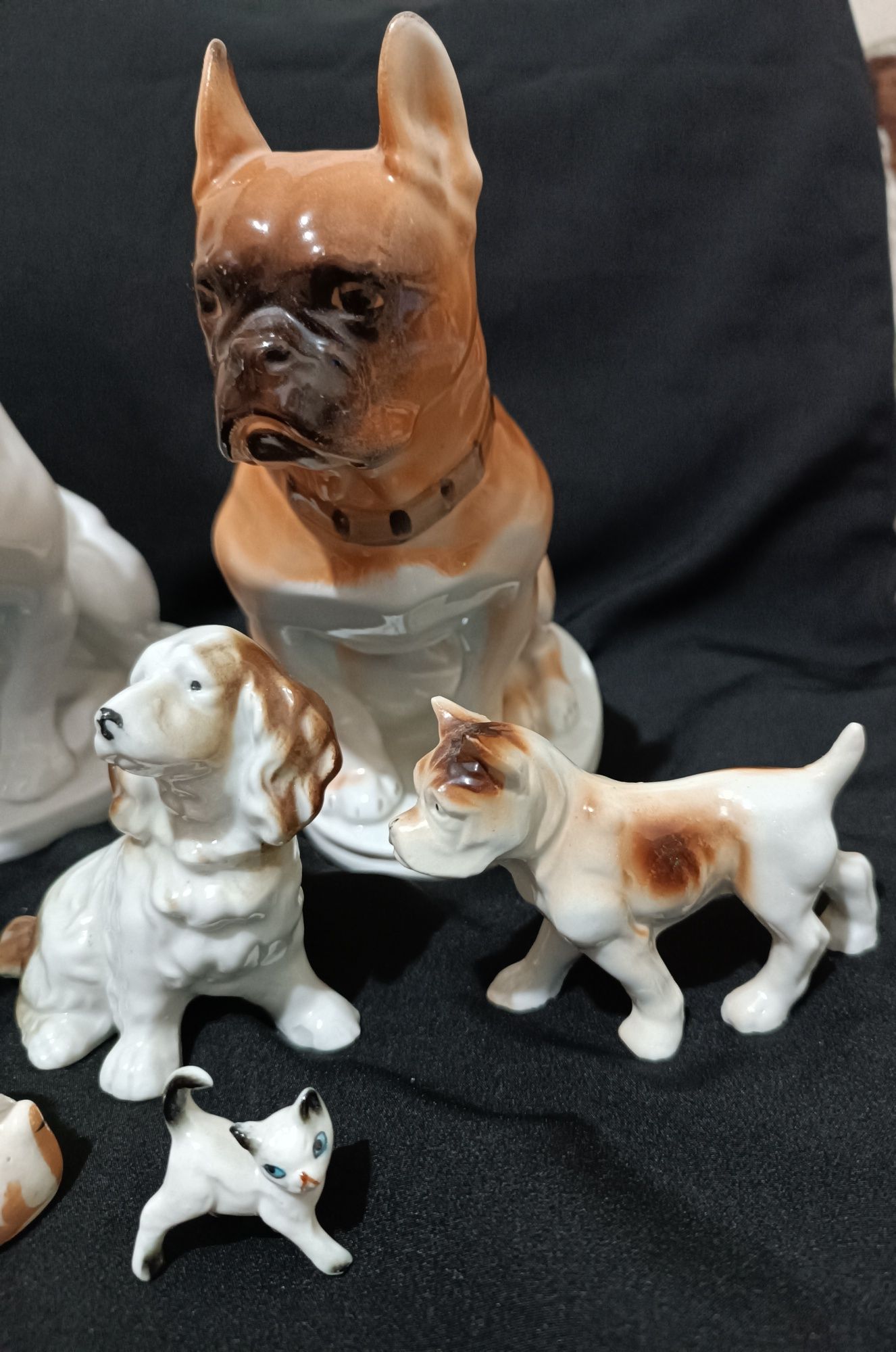 Продаю фарфоровые статуэтки собак