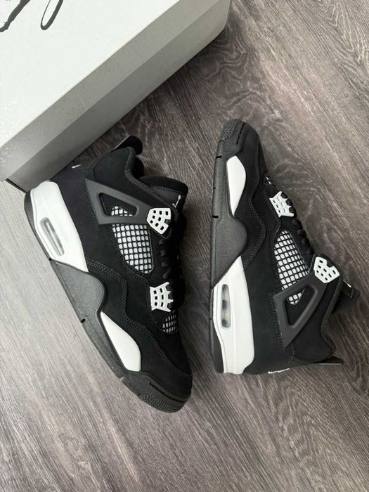 *LIVRARE GRATUITĂ* Air Jordan 4 White Thunder Editie Limitata