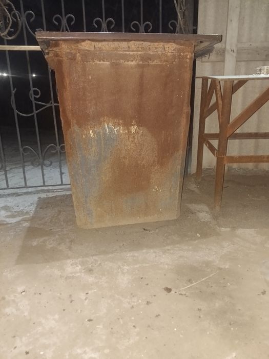 Мусорный контейнер