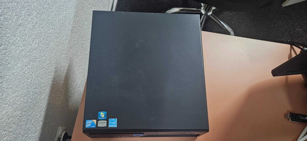 PC Lenovo ThinkCentre, format mic, Intel i5, 8 GB RAM, plus monitor