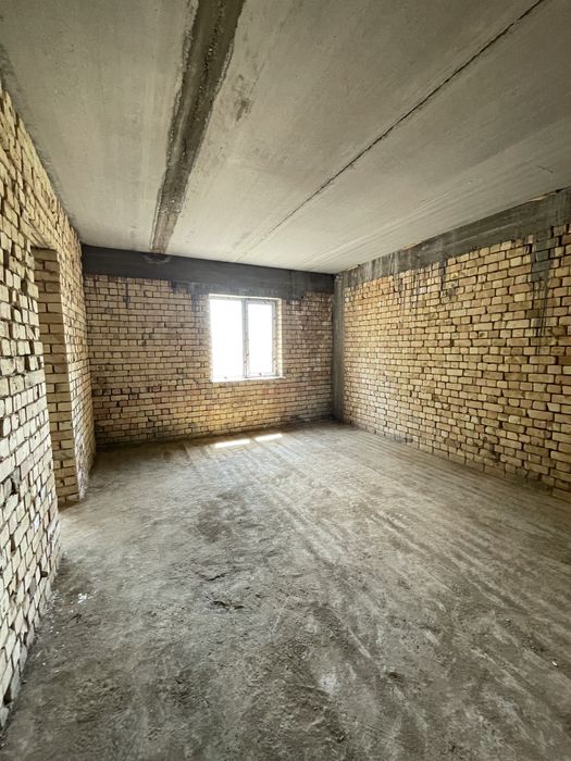 Uy 2qavatli 4xona va oshxona