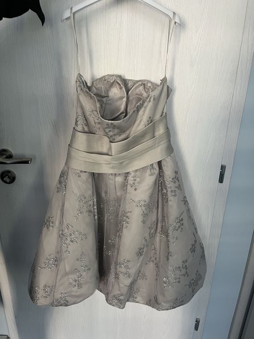 Чисто нова рокля за повод