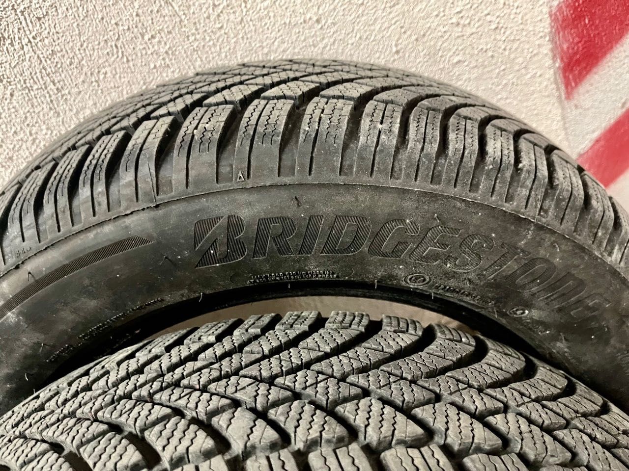 Почти нови зимни гуми BRIDGESTONE, BLIZZAK, LM 005/205/60 R16 92H