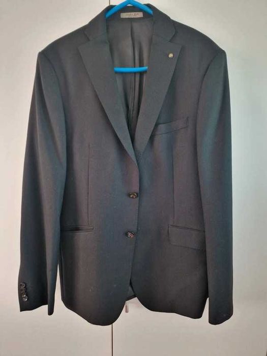 Vând costum Zara