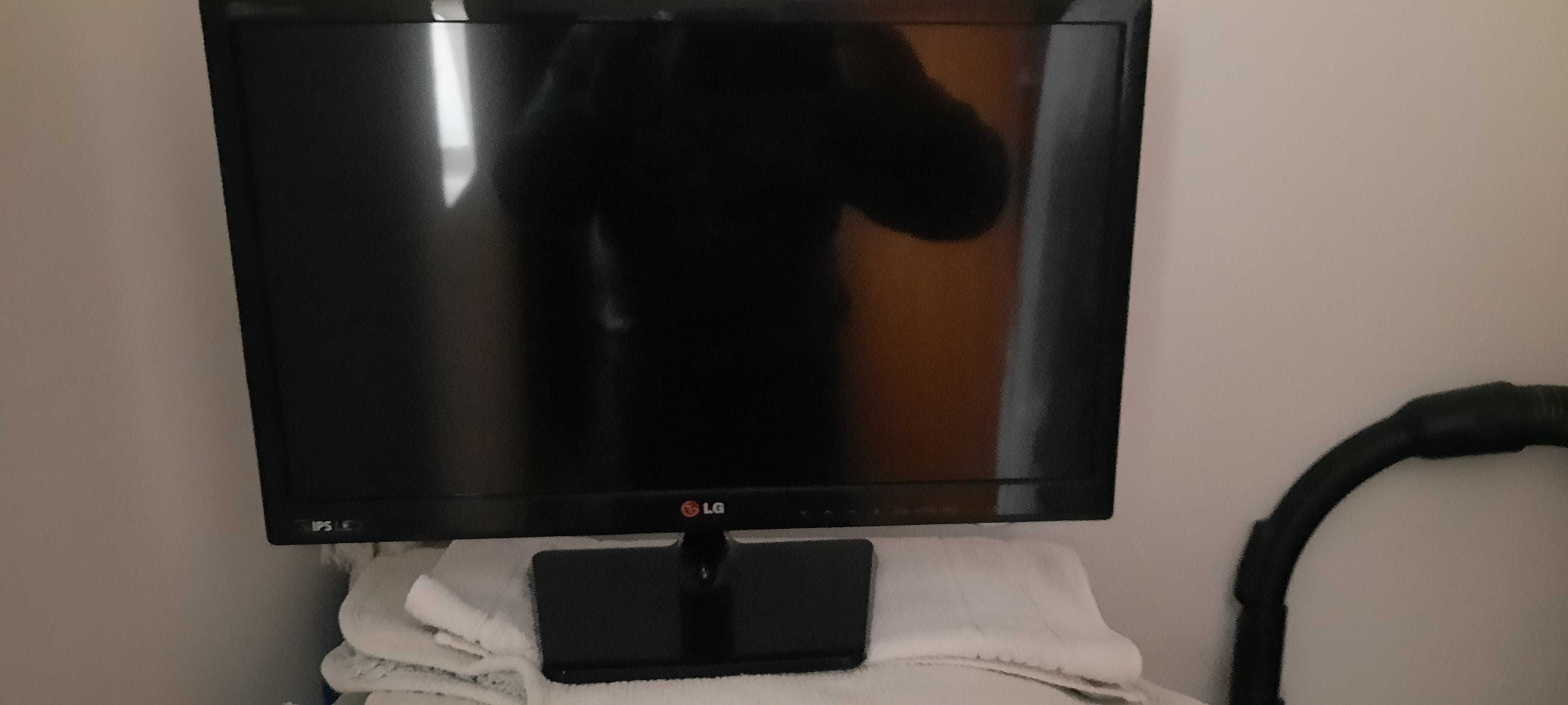 vand televizo LG,diagonala  53/31 cm folosit foarte putin.