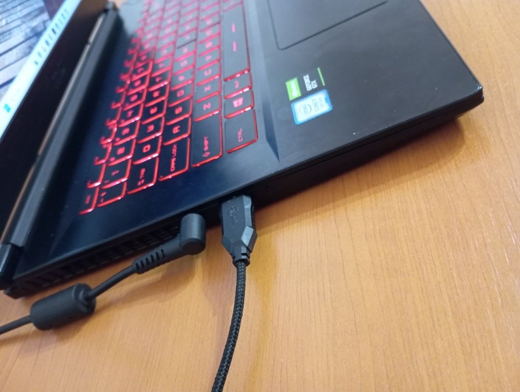 Vând laptop gaming MSI GF63 Thin 9RXC