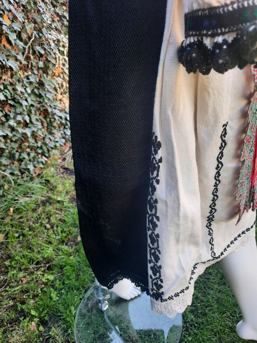 Costum popular Padureni