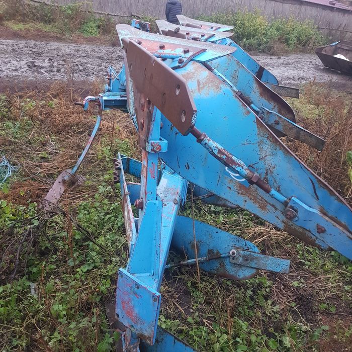 Vând plug reversibil