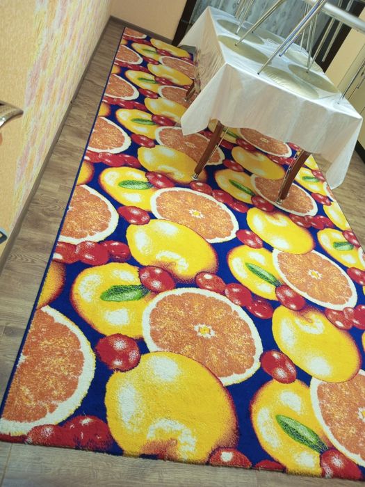 Gilam oshxona gilami sotiladi