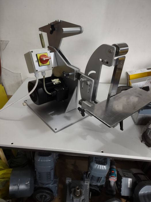 Șlefuitor cu banda belt grinder