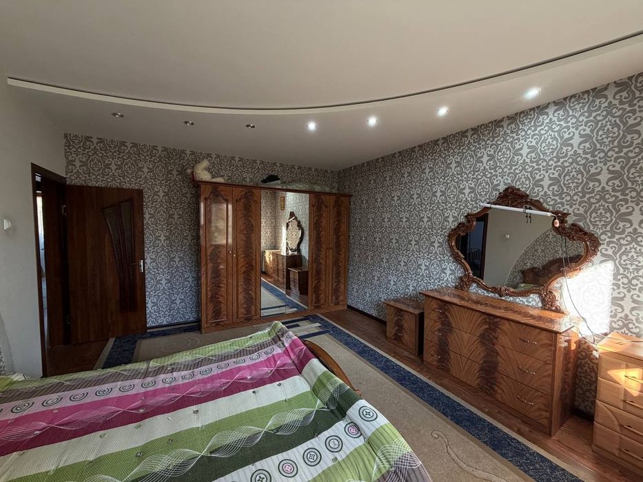 Банковский дом на Буз базаре. 3х комнатная.Кирпичный дом.По 1000 за м2