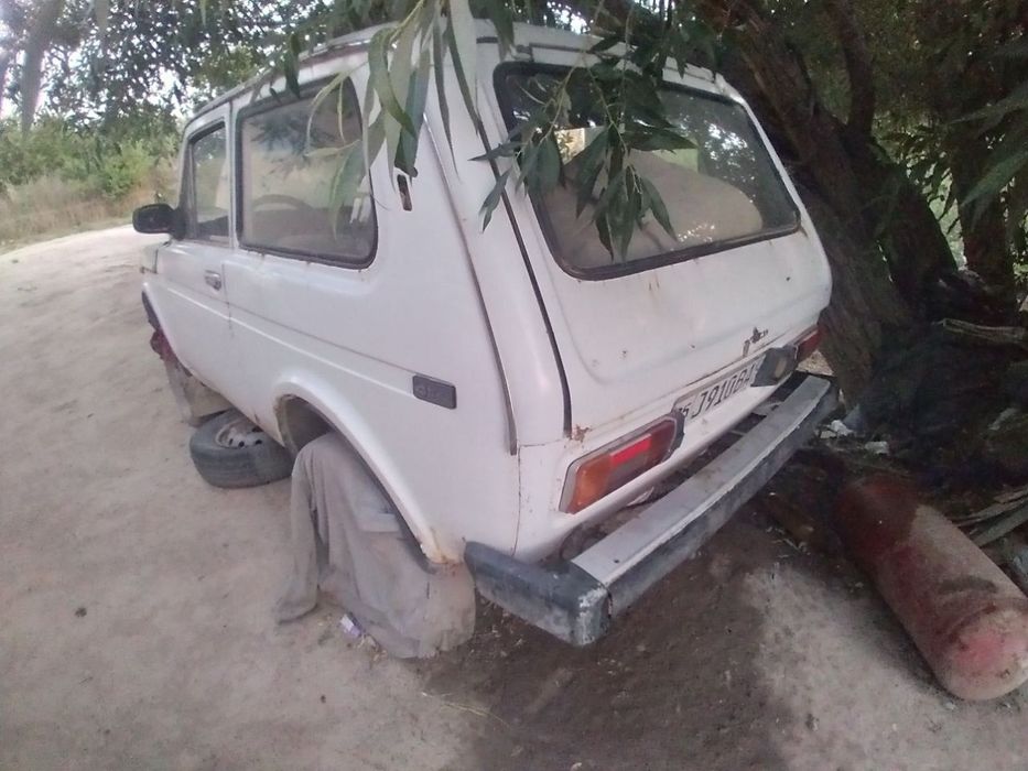 Срочно Нива сатылады адрес Бозатау район  аккумулятор жок журип Турган