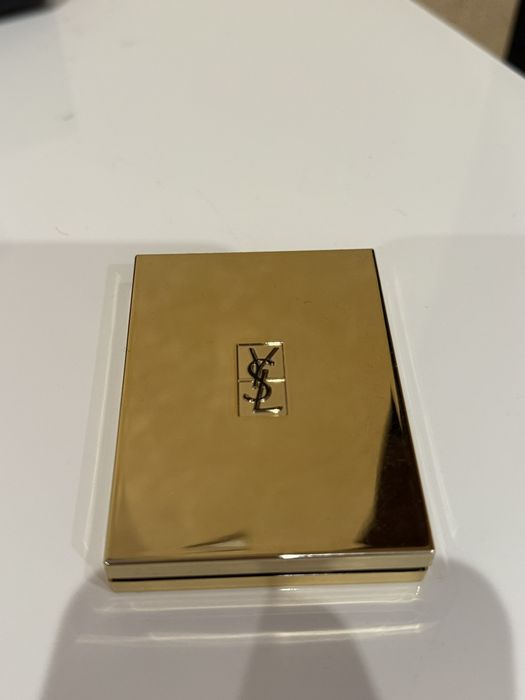 Руж YSL Couture Blush.
Това е лек пудрен