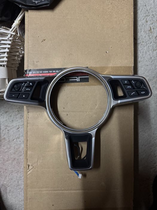 Конзола - панел рамка за волан Порше