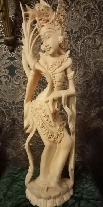 Sculptura deosebita realizata integral manual, lemnul crocodilului un