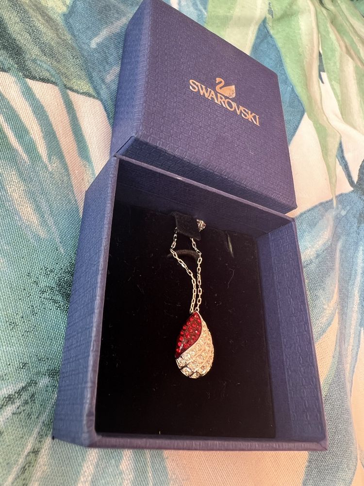 Елегантно колие Swarovski с червено-бели кристали