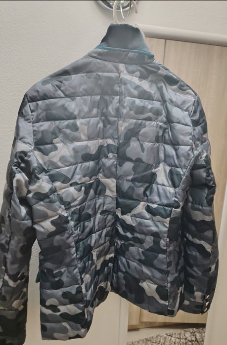 Geaca  dama Tommy Hilfiger mărimea  M -model camuflaje