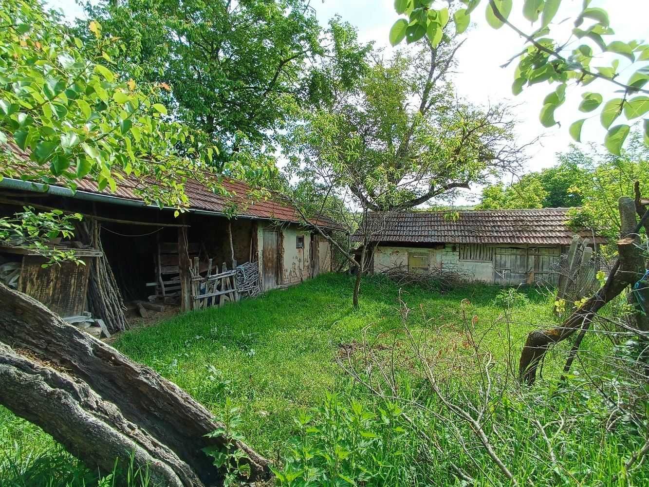 Двуетажна къща в село Виноград