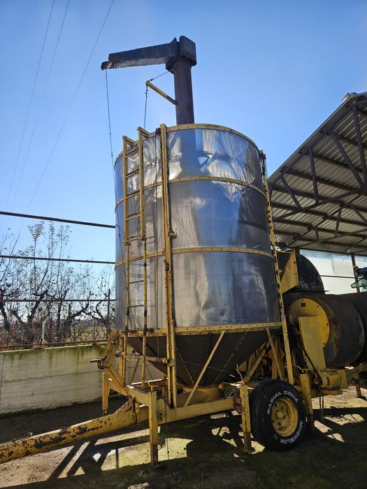 Vând uscător cereale