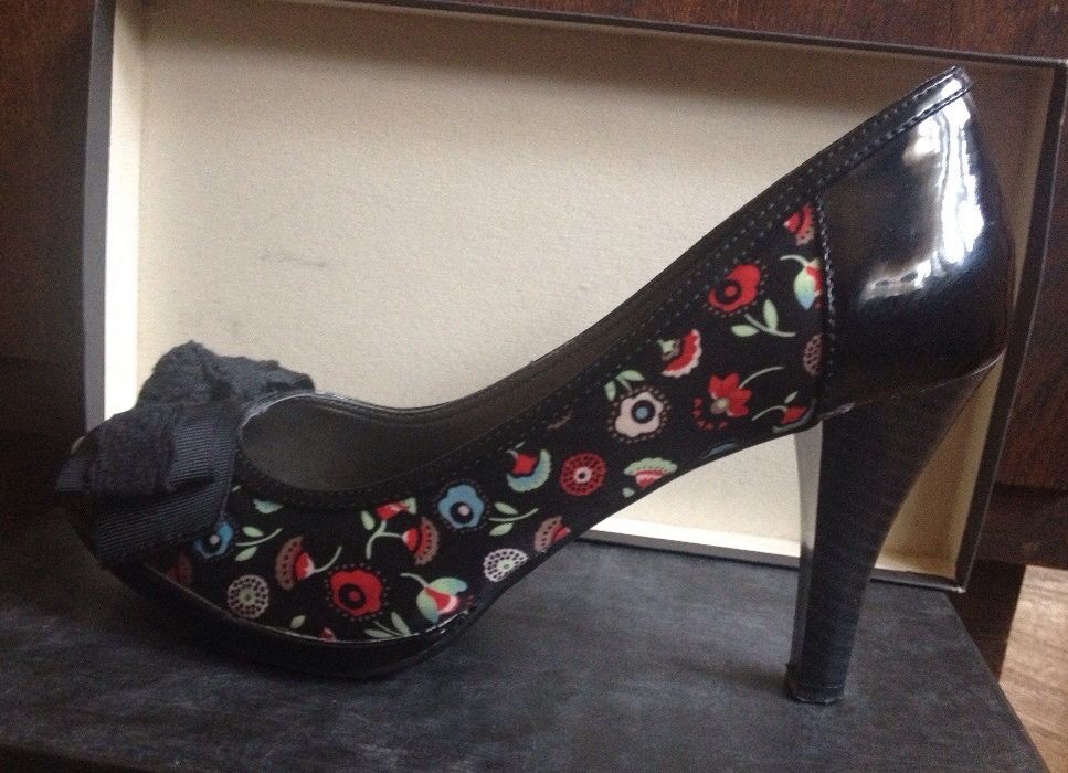 Pantofi Peep toe Negri cu Flori